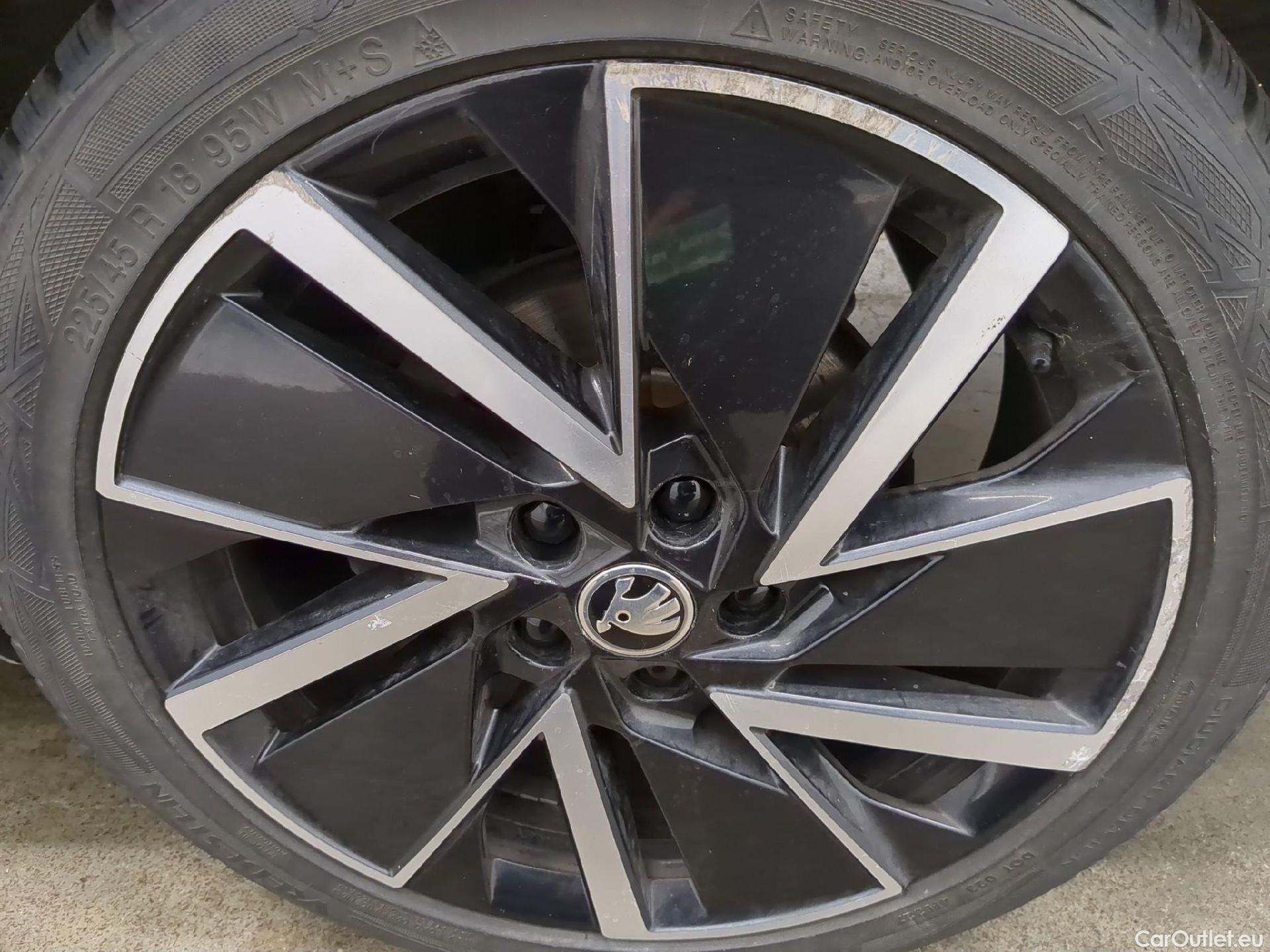  Skoda  Octavia SKODA  Combi / 2020 / 5P / Break 1.4 TSI PHEV iV 204 DSG6e Business #9