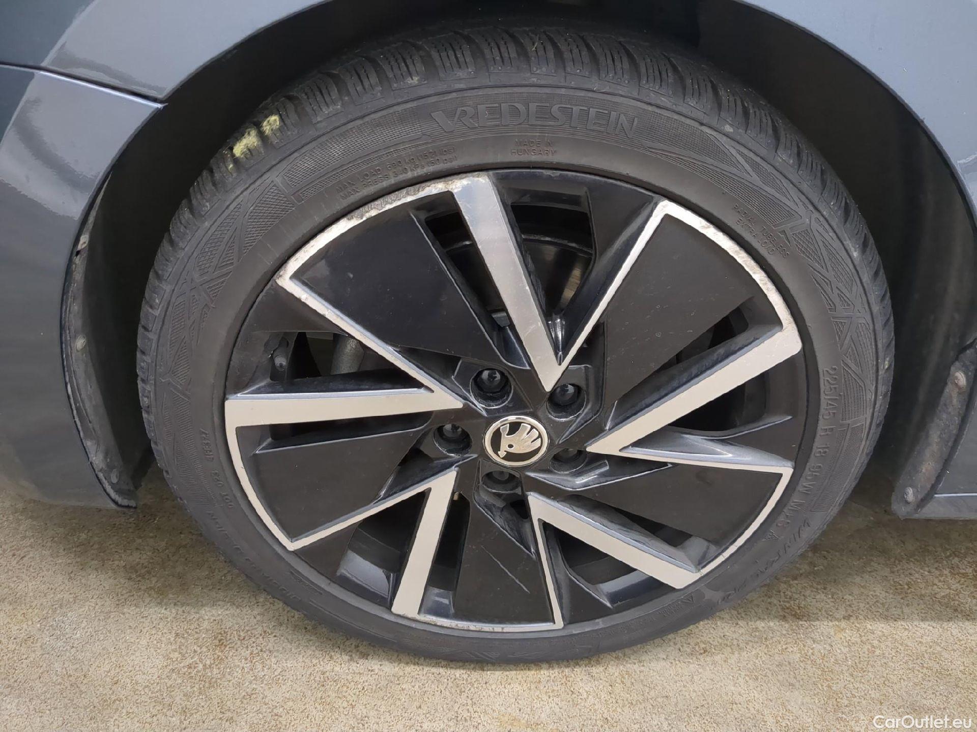  Skoda  Octavia SKODA  Combi / 2020 / 5P / Break 1.4 TSI PHEV iV 204 DSG6e Business #1