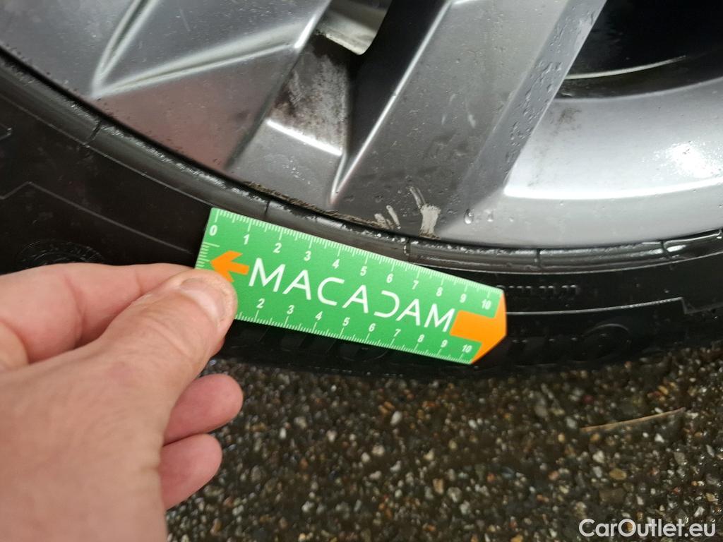  Volkswagen  Tiguan VOLKSWAGEN  / 2020 / 5P / SUV 2.0 TDI 150 DSG7 R-Line #3