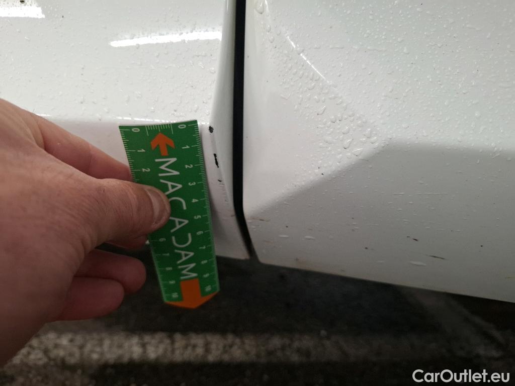  Volkswagen  Tiguan VOLKSWAGEN  / 2020 / 5P / SUV 2.0 TDI 150 DSG7 R-Line #8