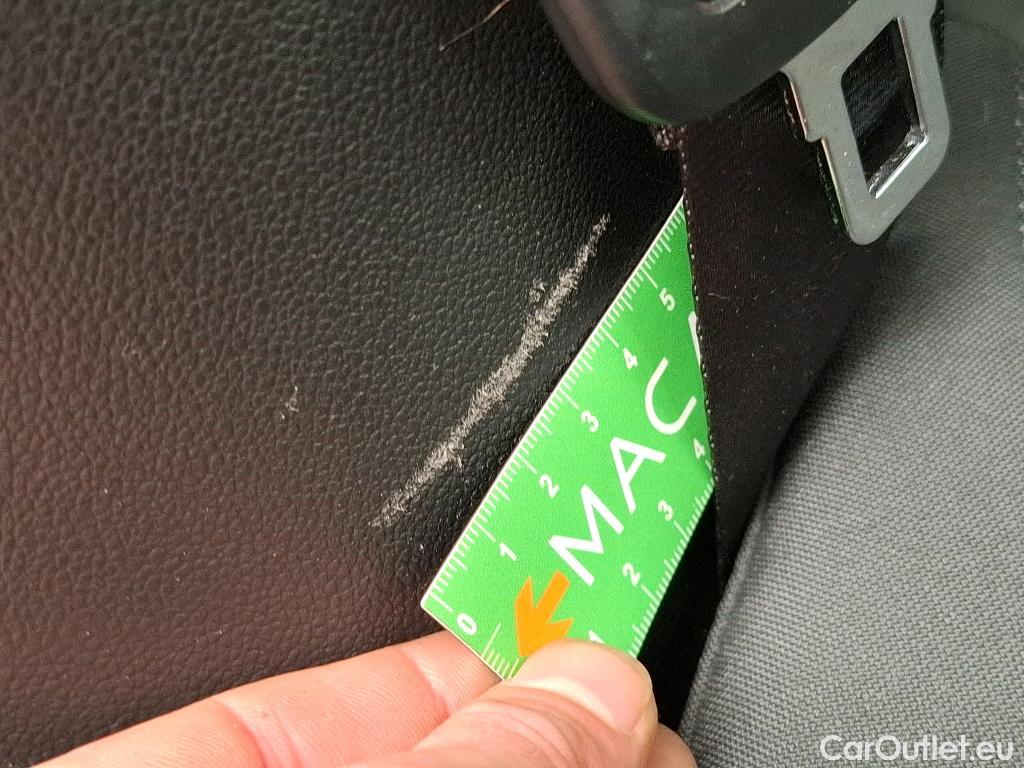  Volkswagen  Golf  VOLKSWAGEN / 2020 / 5P / Berline 2.0 TDI SCR 115 DSG7 Life Busi #33