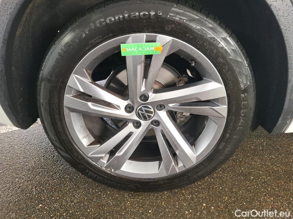  Volkswagen  Tiguan VOLKSWAGEN  / 2020 / 5P / SUV 2.0 TDI 150 DSG7 R-Line #1