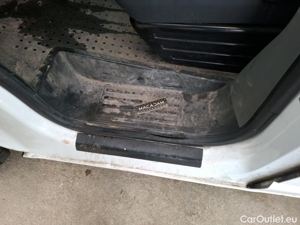  Volkswagen  Transporter VOLKSWAGEN  VU 4p Fourgon 2.0 TDi 110 L2H1 Busi Line Plu #52