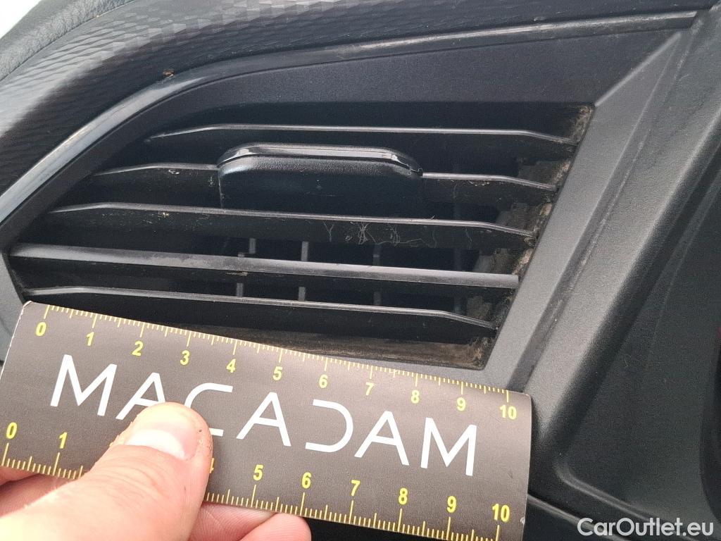  Volkswagen  Transporter VOLKSWAGEN  VU 4p Fourgon 2.0 TDi 110 L2H1 Busi Line Plu #61