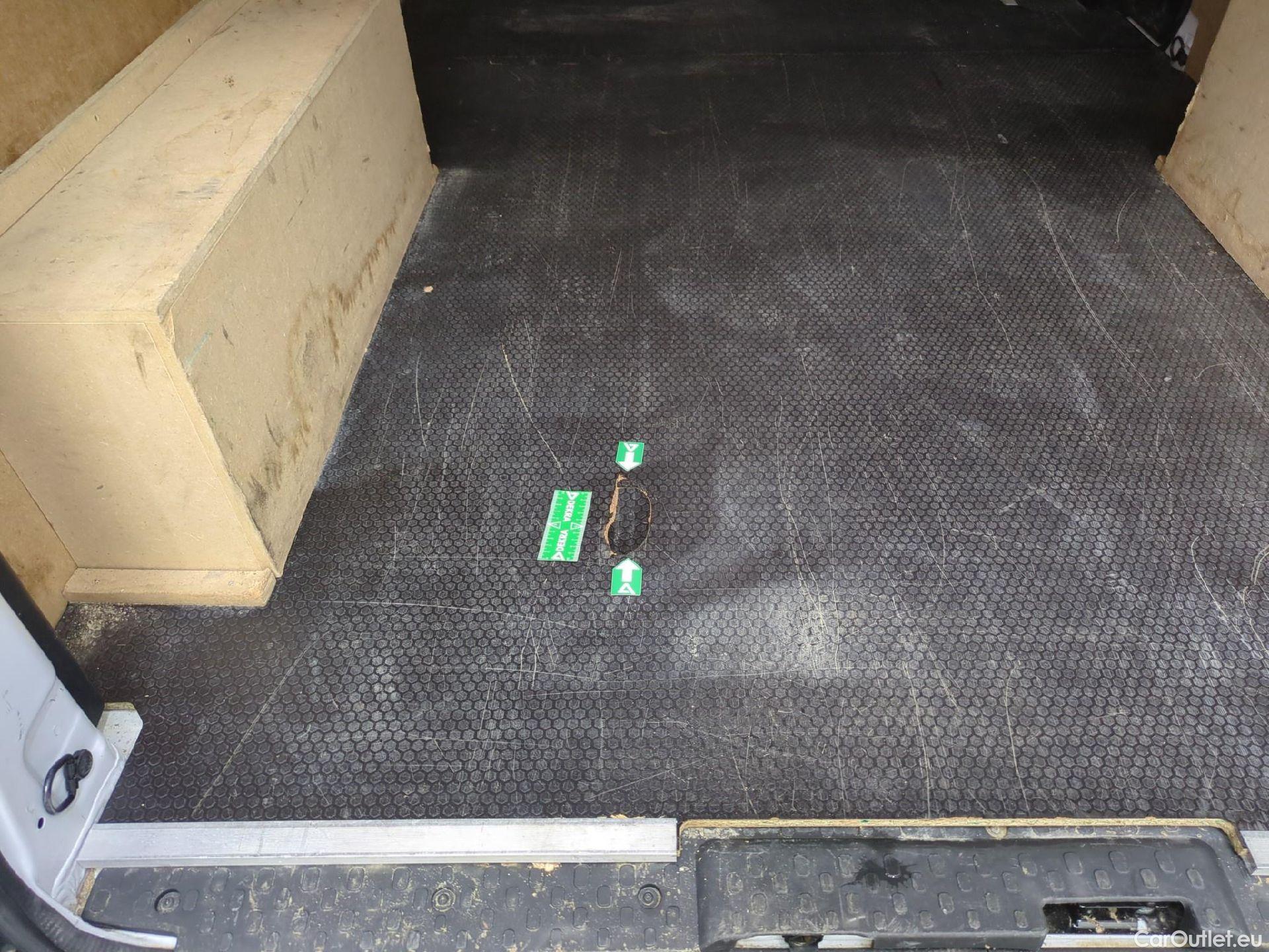  Renault  Trafic  III Fourgon L2H1 3T Confort 2.0 dCi 130CV BVM6 E6d #3