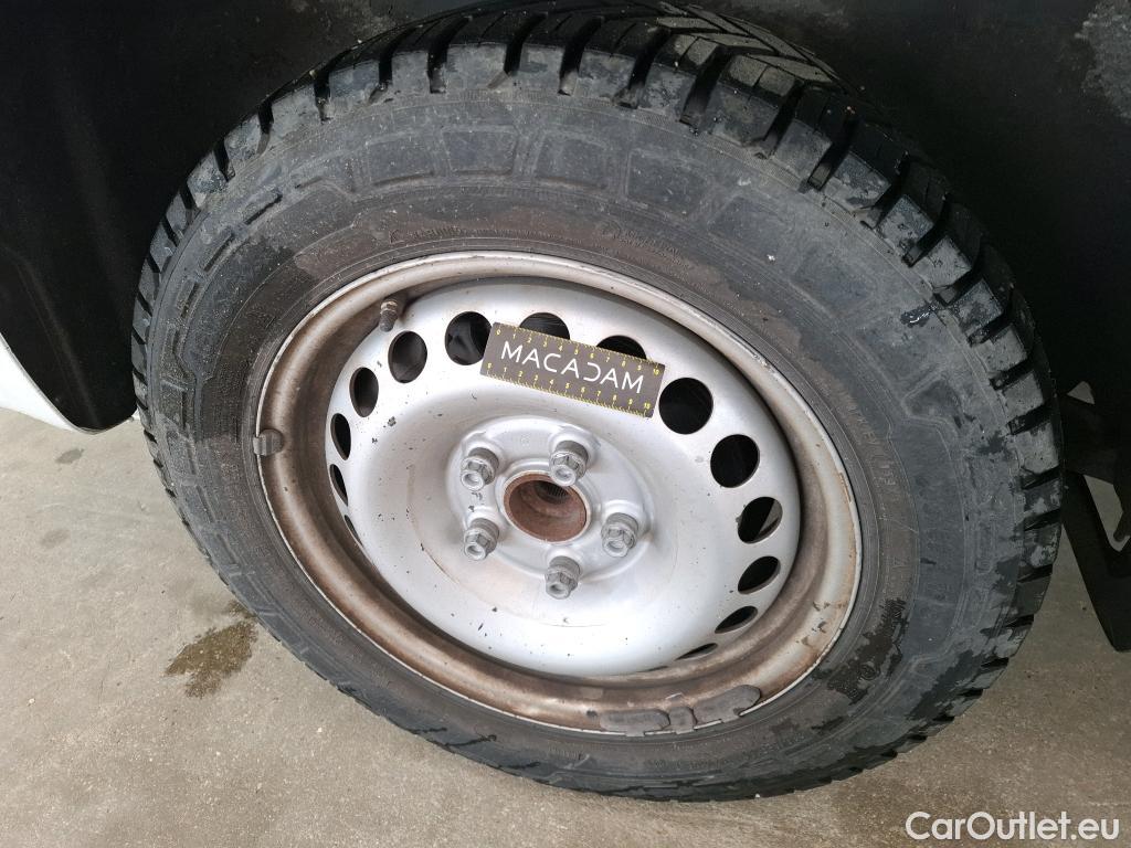  Volkswagen  Transporter VOLKSWAGEN  VU 4p Fourgon 2.0 TDi 110 L2H1 Busi Line Plu #64