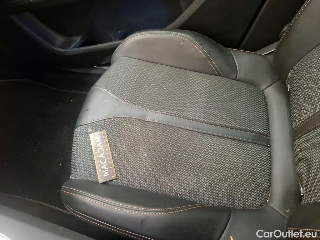  Peugeot  3008  GT 1.2 PureTech 130CV BVA8 E6d #26