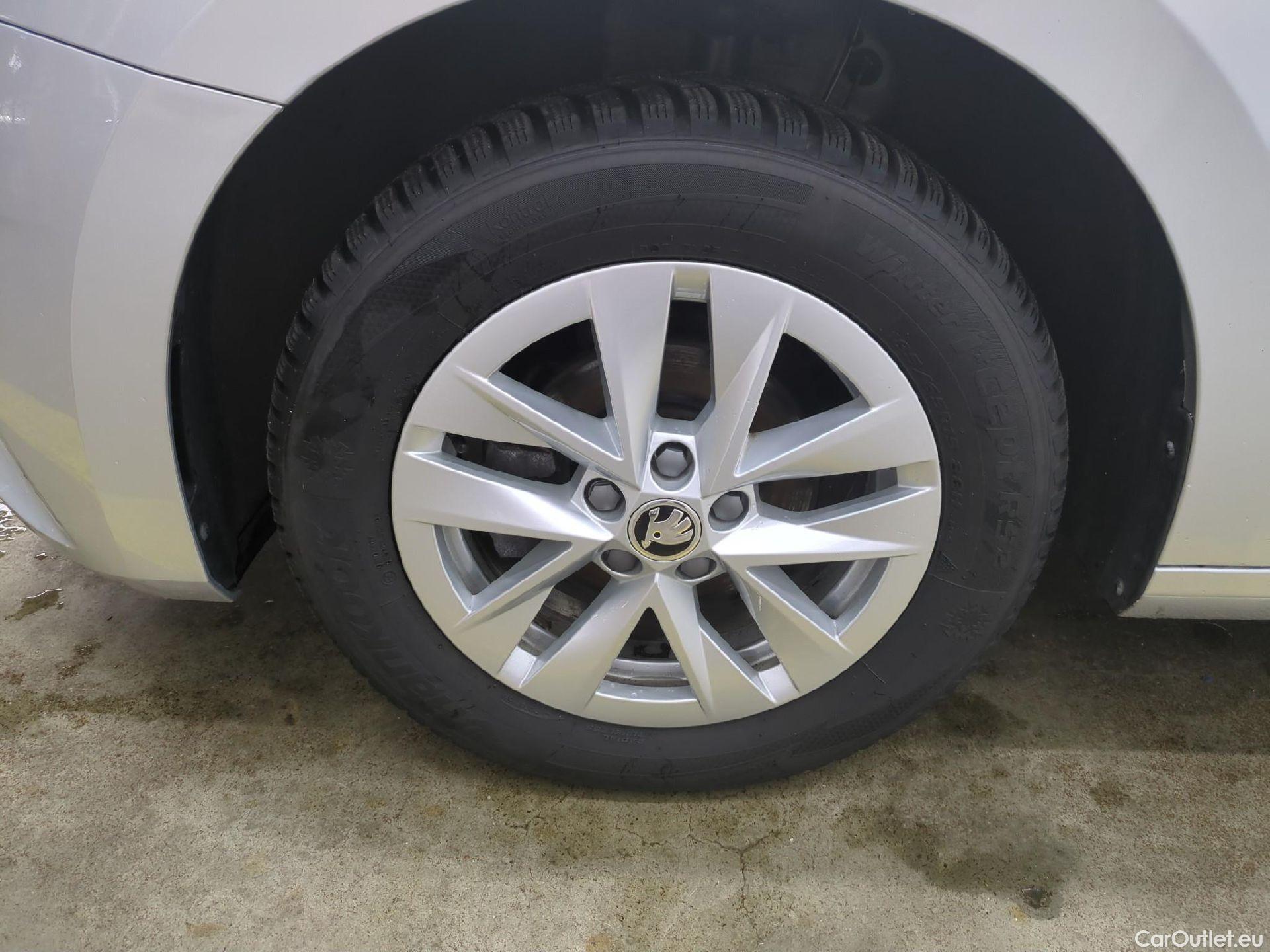  Skoda  Fabia  Ambition 1.0 MPI 80CV BVM5 E6d #1