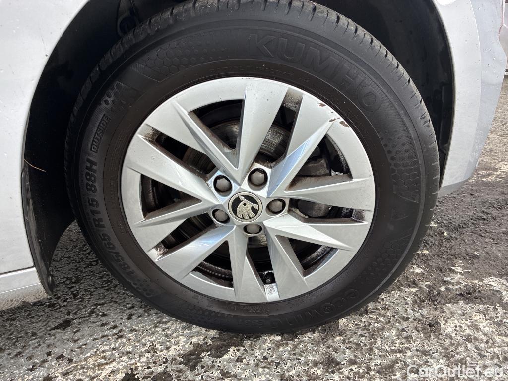  Skoda  Fabia  Ambition 1.0 MPI 80CV BVM5 E6d #10