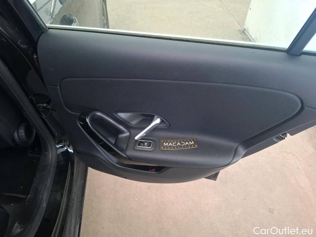  Mercedes  A-Klasse MERCEDES-BENZ Classe A Compact / 2018 / 5P / Berline A 180 Business Line #31