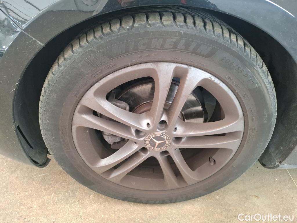  Mercedes  A-Klasse MERCEDES-BENZ Classe A Compact / 2018 / 5P / Berline A 180 Business Line #54