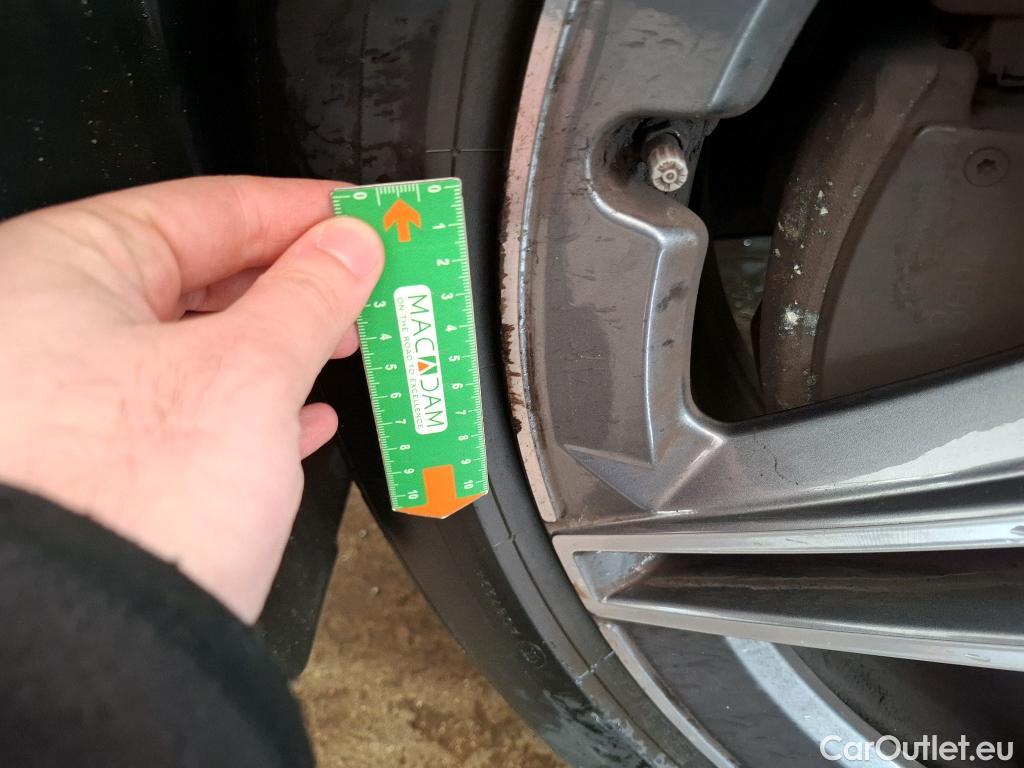  Mercedes  GLB MERCEDES-BENZ  / 2019 / 5P / SUV  200 AMG Line #9