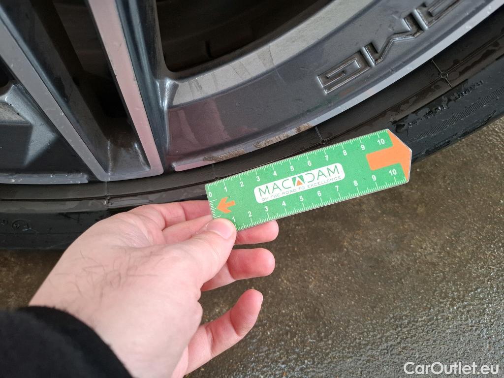  Mercedes  GLB MERCEDES-BENZ  / 2019 / 5P / SUV  200 AMG Line #14