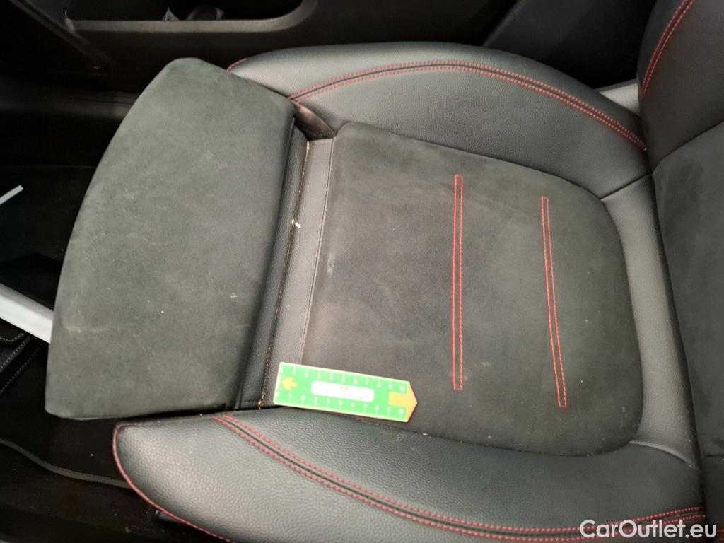  Mercedes  GLB MERCEDES-BENZ  / 2019 / 5P / SUV  200 AMG Line #37