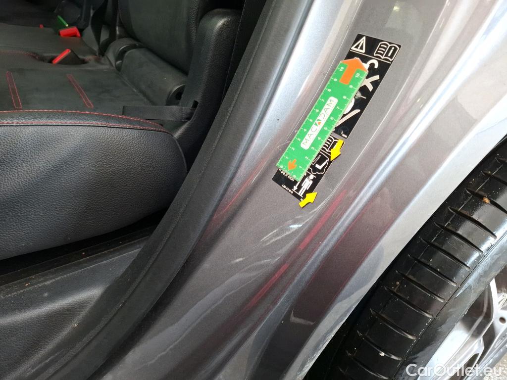  Mercedes  GLB MERCEDES-BENZ  / 2019 / 5P / SUV  200 AMG Line #25