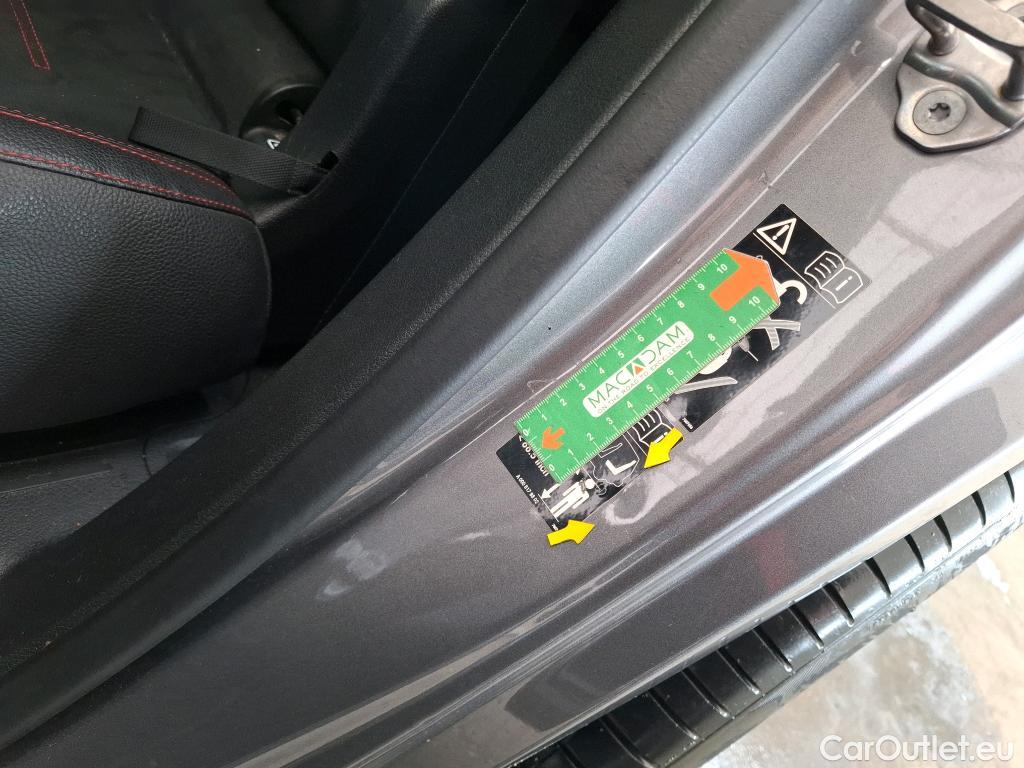  Mercedes  GLB MERCEDES-BENZ  / 2019 / 5P / SUV  200 AMG Line #26