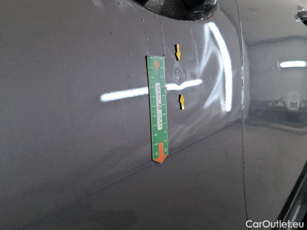  Mercedes  GLB MERCEDES-BENZ  / 2019 / 5P / SUV  200 AMG Line #32