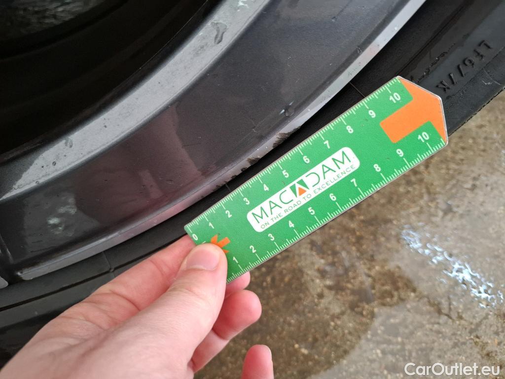  Mercedes  GLB MERCEDES-BENZ  / 2019 / 5P / SUV  200 AMG Line #8