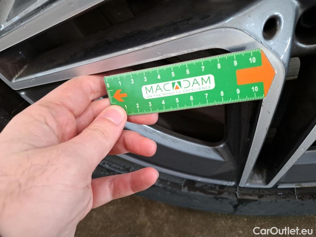  Mercedes  GLB MERCEDES-BENZ  / 2019 / 5P / SUV  200 AMG Line #13