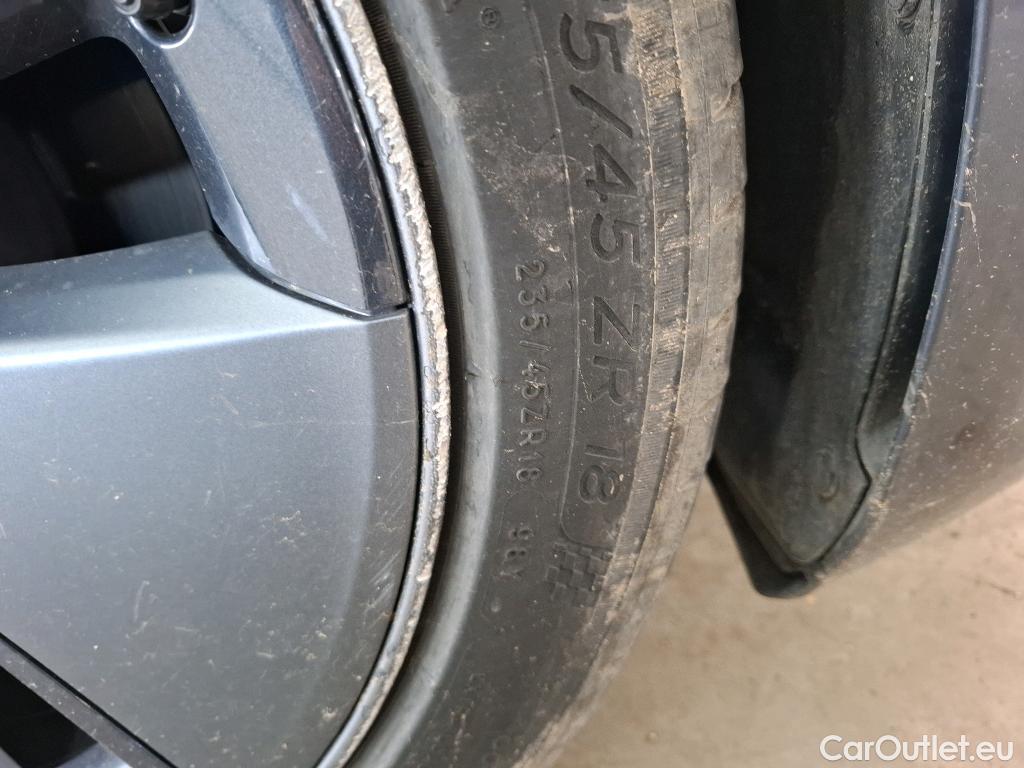  Tesla  Model 3 TESLA  / 2018 / 4P / Berline Autonomie Standard Plus RWD #4