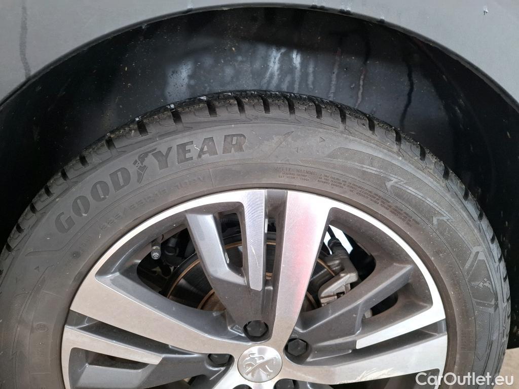  Peugeot  3008 PEUGEOT  / 2020 / 5P / SUV 1.6 HYBRID 225 E-EAT8 Allure Pack #15