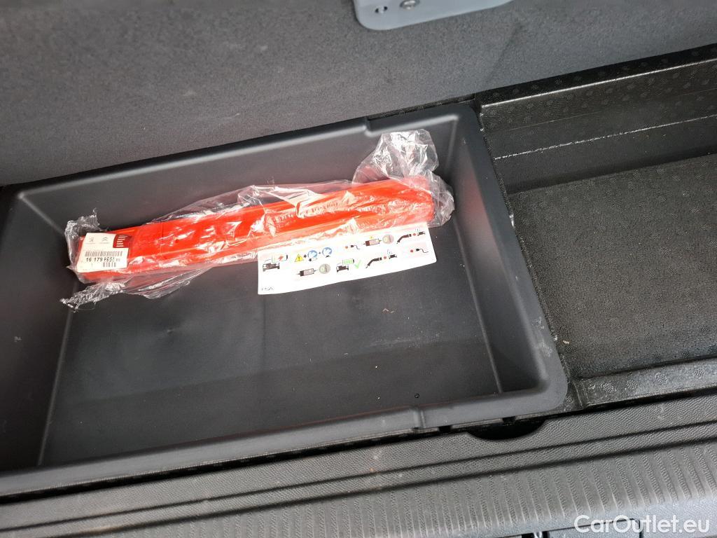  Peugeot  3008 PEUGEOT  / 2020 / 5P / SUV 1.6 HYBRID 225 E-EAT8 Allure Pack #27