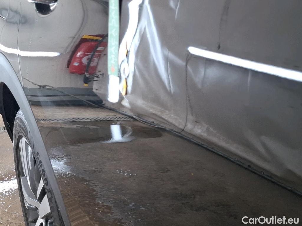  Peugeot  3008 PEUGEOT  / 2020 / 5P / SUV 1.6 HYBRID 225 E-EAT8 Allure Pack #18