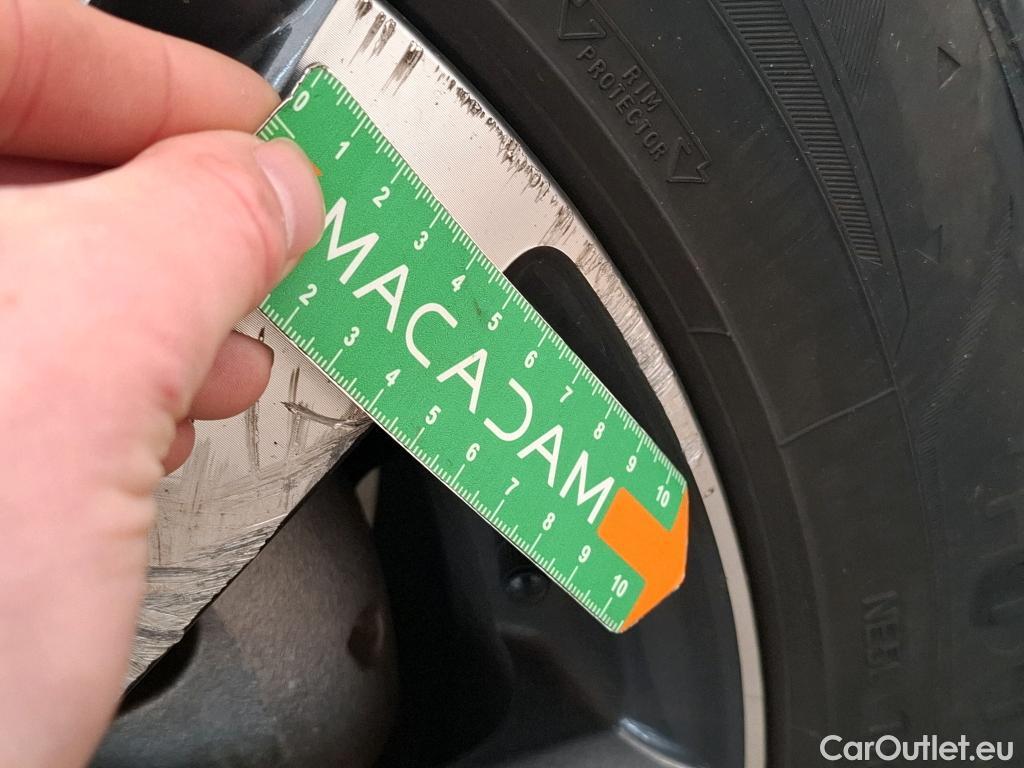  Peugeot  3008 PEUGEOT  / 2020 / 5P / SUV 1.6 HYBRID 225 E-EAT8 Allure Pack #12