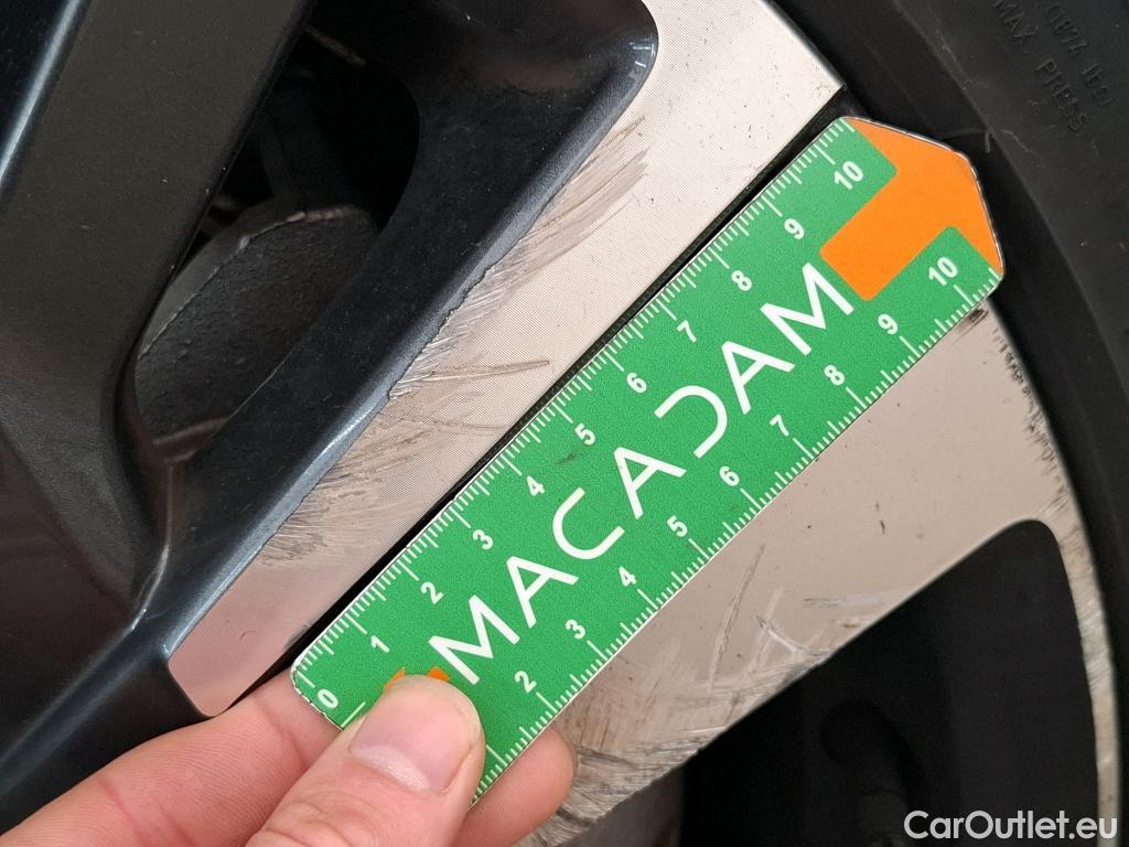  Peugeot  3008 PEUGEOT  / 2020 / 5P / SUV 1.6 HYBRID 225 E-EAT8 Allure Pack #11