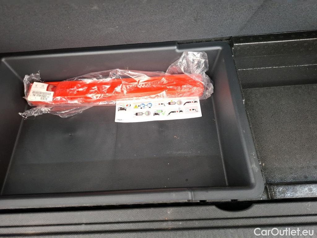  Peugeot  3008 PEUGEOT  / 2020 / 5P / SUV 1.6 HYBRID 225 E-EAT8 Allure Pack #14