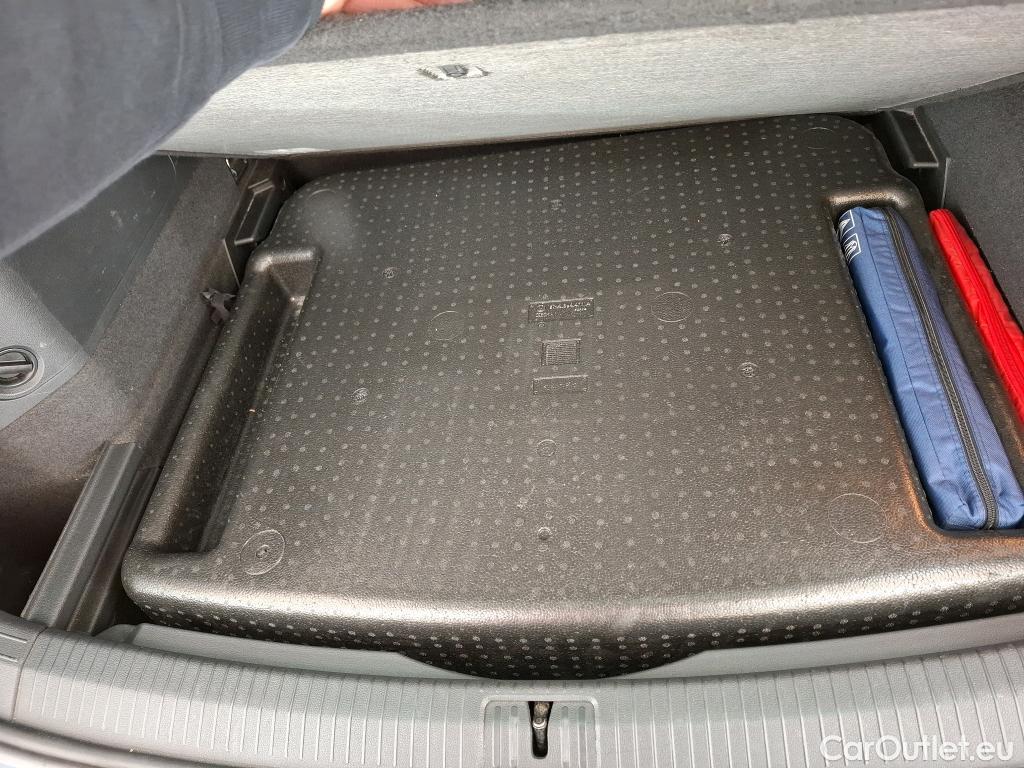  Volkswagen  Tiguan VOLKSWAGEN  / 2020 / 5P / SUV 1.4 eHybrid 245 DSG6 Elegance #16