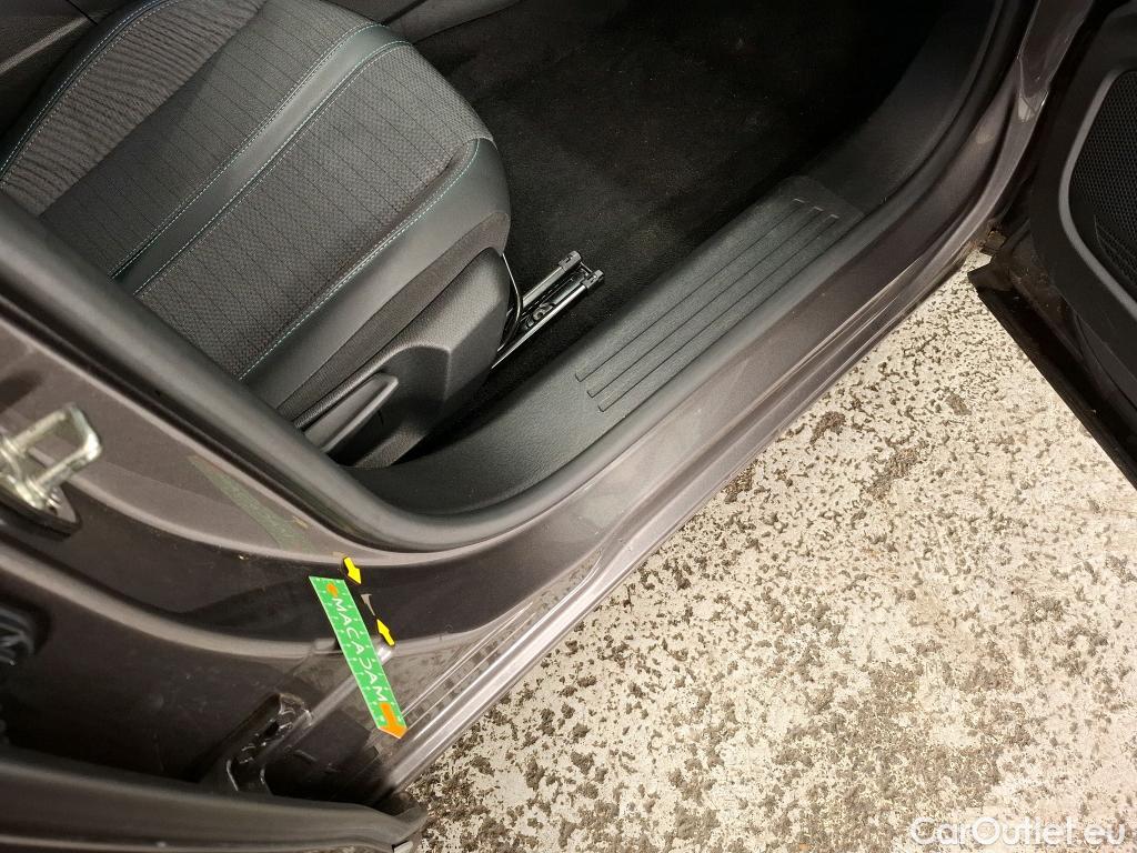  Peugeot  2008  Allure Business 1.2 PureTech 130CV BVA8 E6d #10