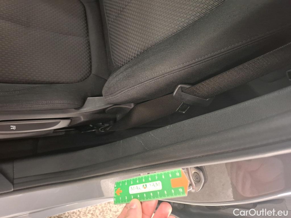  Bmw  Serie 1 BMW Série 1 / 2019 / 5P / Berline 116i DKG7 Business Design #9