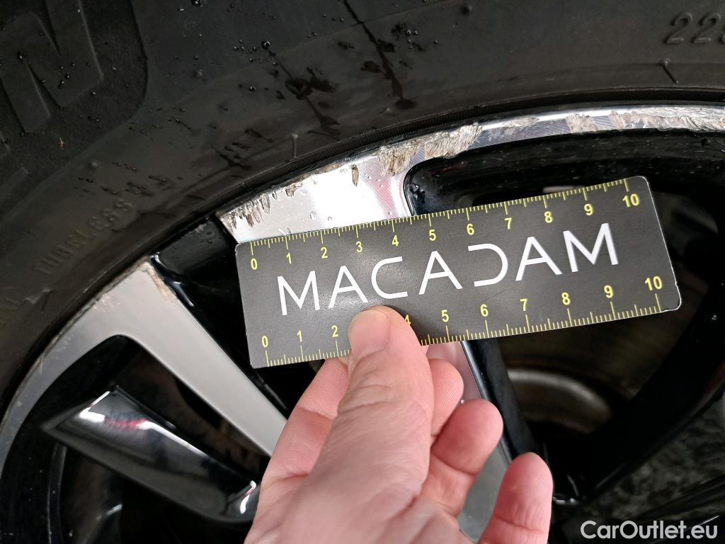  Peugeot  3008 PEUGEOT  2020 5P SUV 1.6 HYBRID 225 EEAT8 GT #28