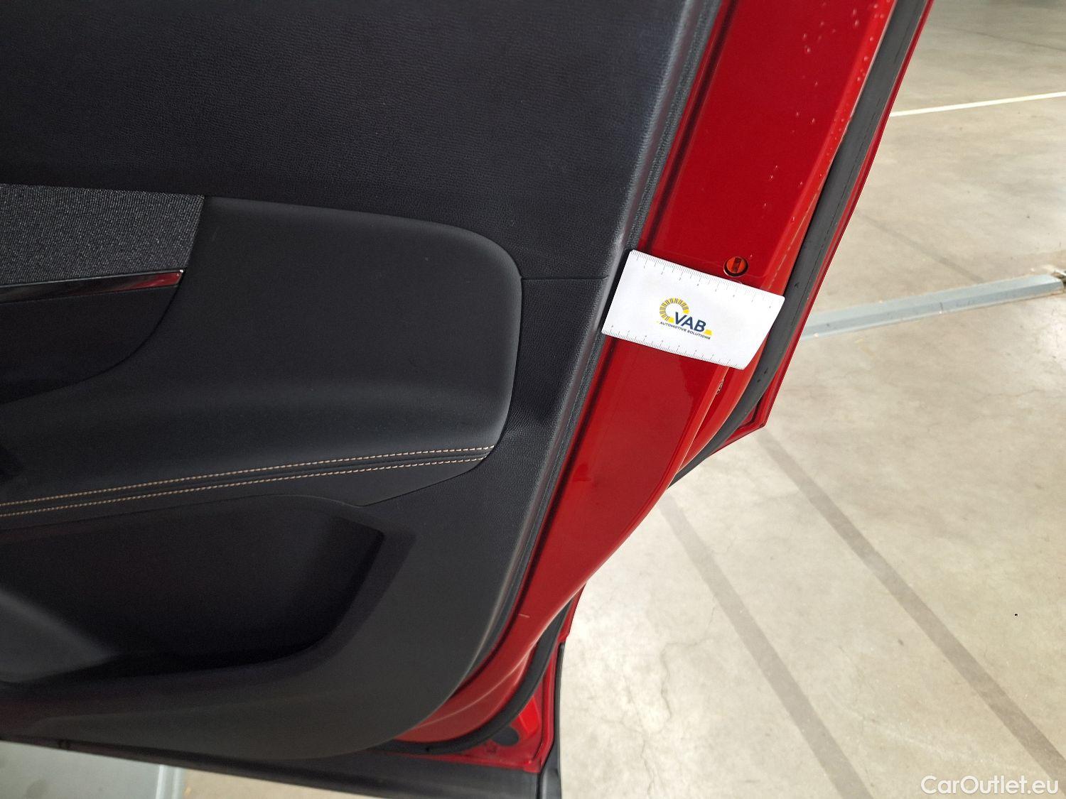  Peugeot  5008 Peugeot,  '16, Peugeot  1.5 BlueHDi 96kW S&S EAT8 GT Line 5d #24