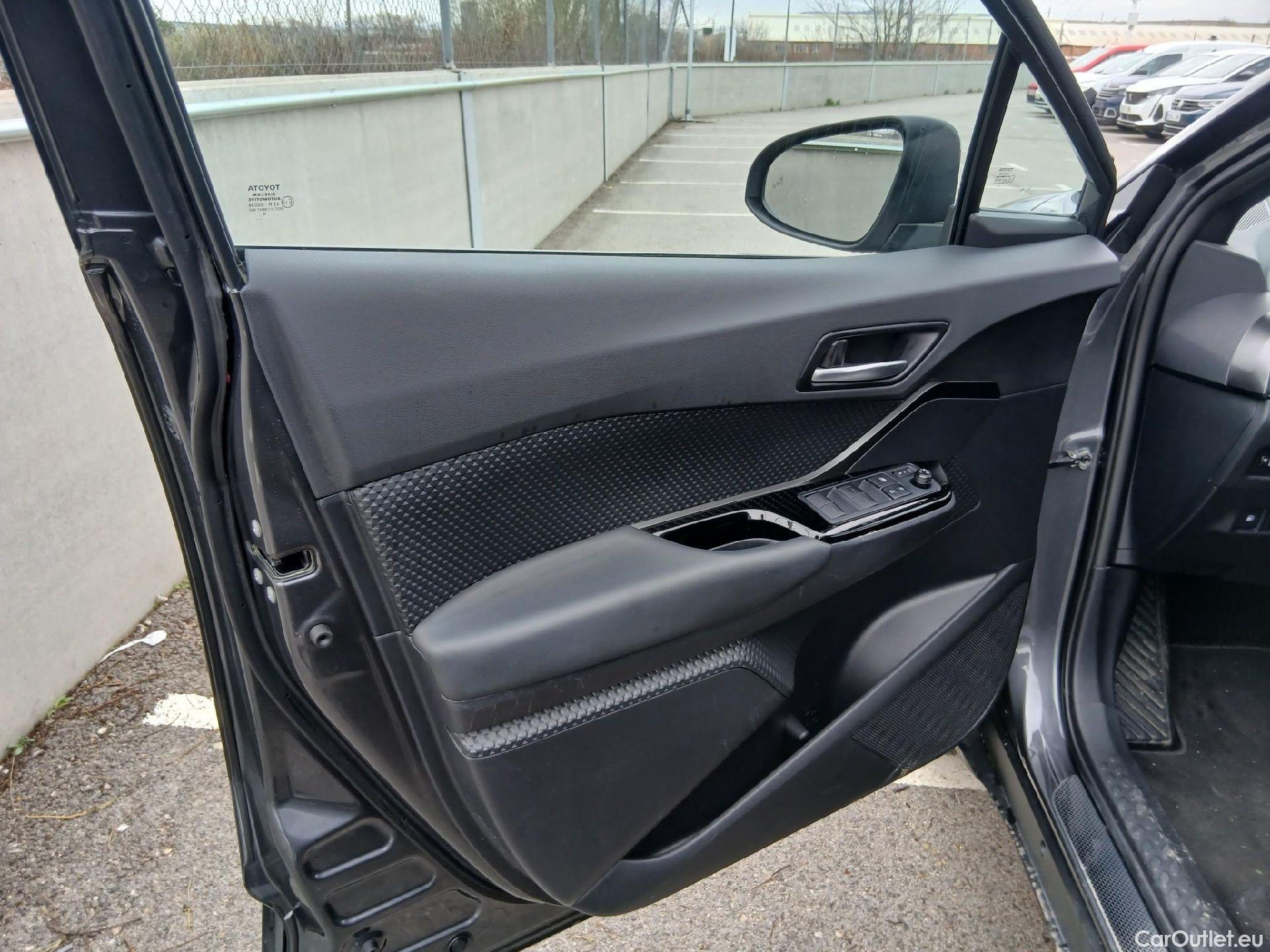  Toyota  C-HR TOYOTA  / 2019 / 5P / todoterreno 2.0 180H Advance #21