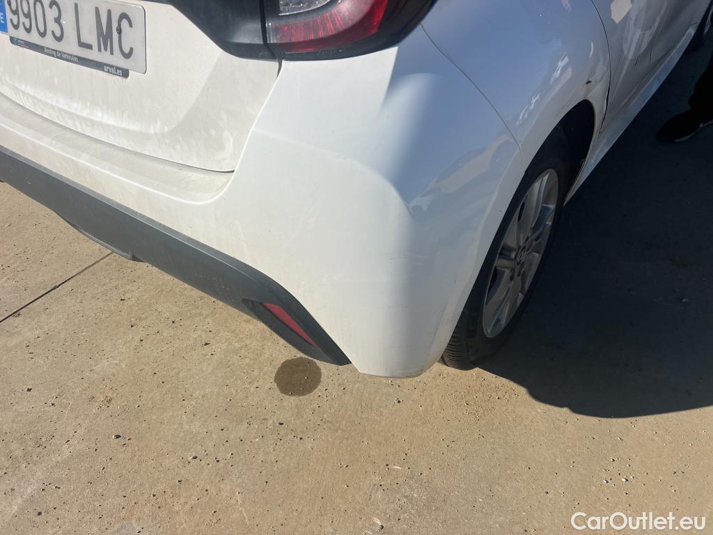  Toyota  Yaris TOYOTA  / 2020 / 5P / berlina con portón 1.5 120H Business Plus #42