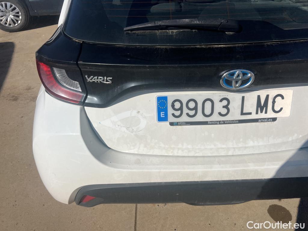  Toyota  Yaris TOYOTA  / 2020 / 5P / berlina con portón 1.5 120H Business Plus #16