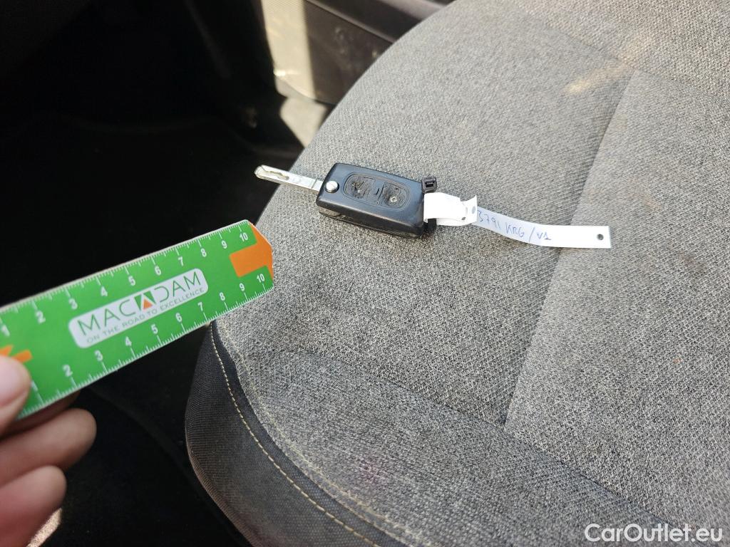  Citroen  Berlingo CITROEN  / 2015 / 4P / combi Multispace LIVE Edit.BlueHDi 74KW (100CV (AC) #5