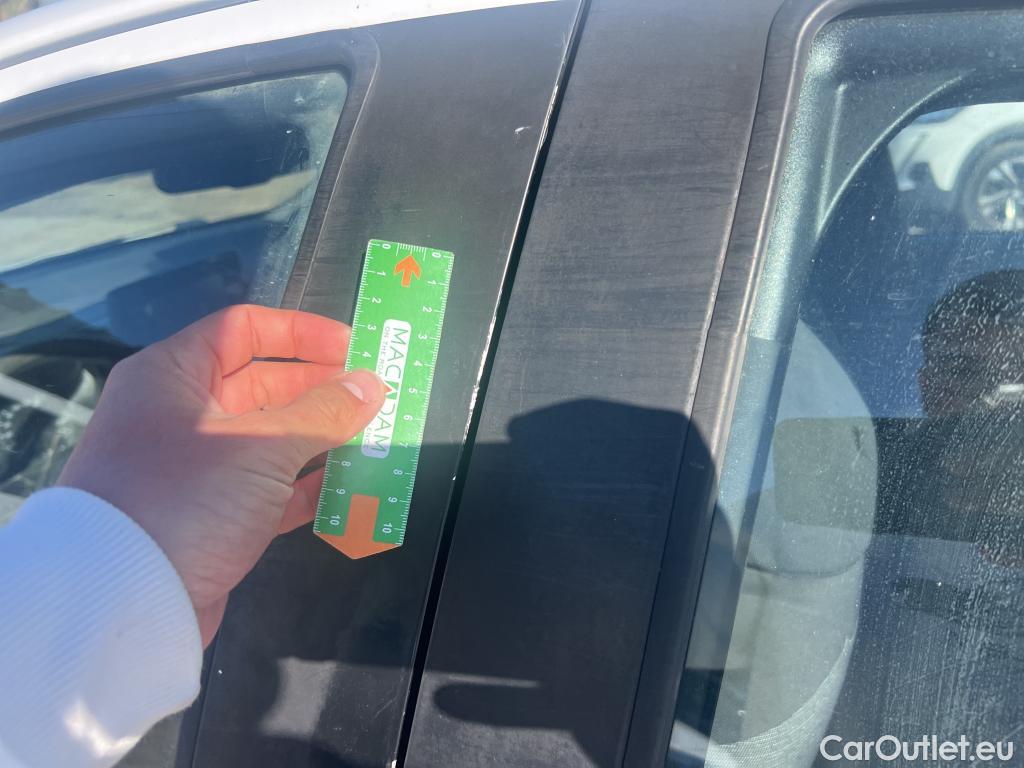  Toyota  Yaris TOYOTA  / 2020 / 5P / berlina con portón 1.5 120H Business Plus #13