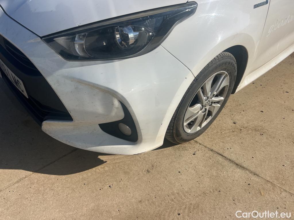  Toyota  Yaris TOYOTA  / 2020 / 5P / berlina con portón 1.5 120H Business Plus #36