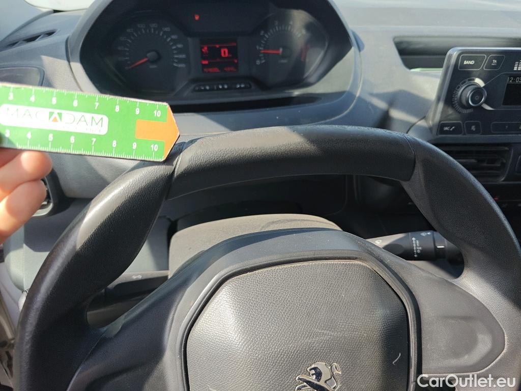  Peugeot  Partner PEUGEOT  / 2018 / 3P / furgón derivado de turismo Pro Standard 600kg BlueHDi 73kW (AC) #77