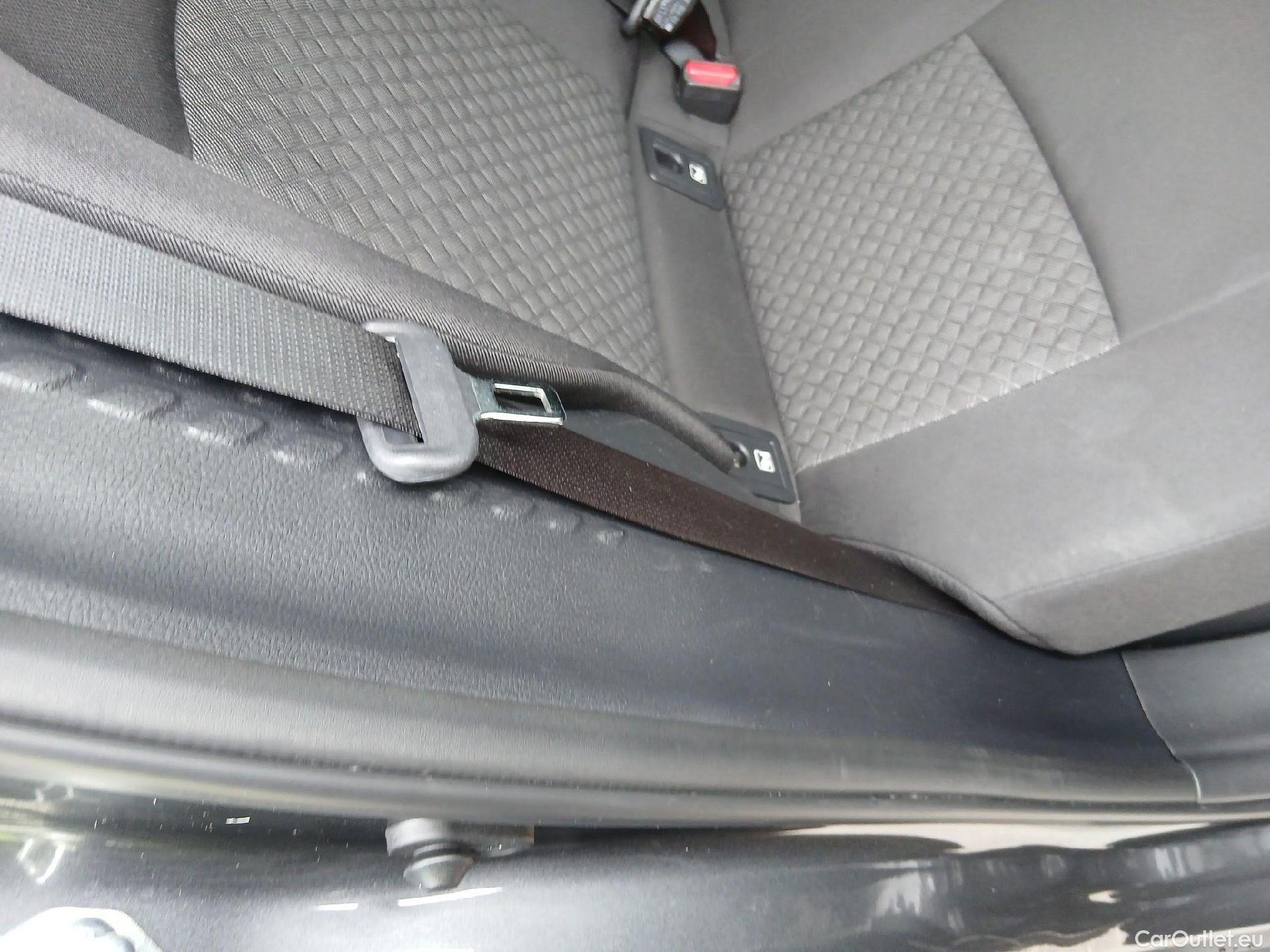  Toyota  C-HR TOYOTA  / 2019 / 5P / todoterreno 2.0 180H Advance #45