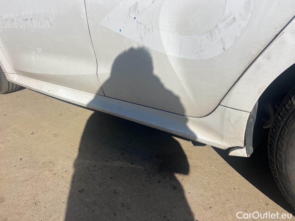  Toyota  Yaris TOYOTA  / 2020 / 5P / berlina con portón 1.5 120H Business Plus #6