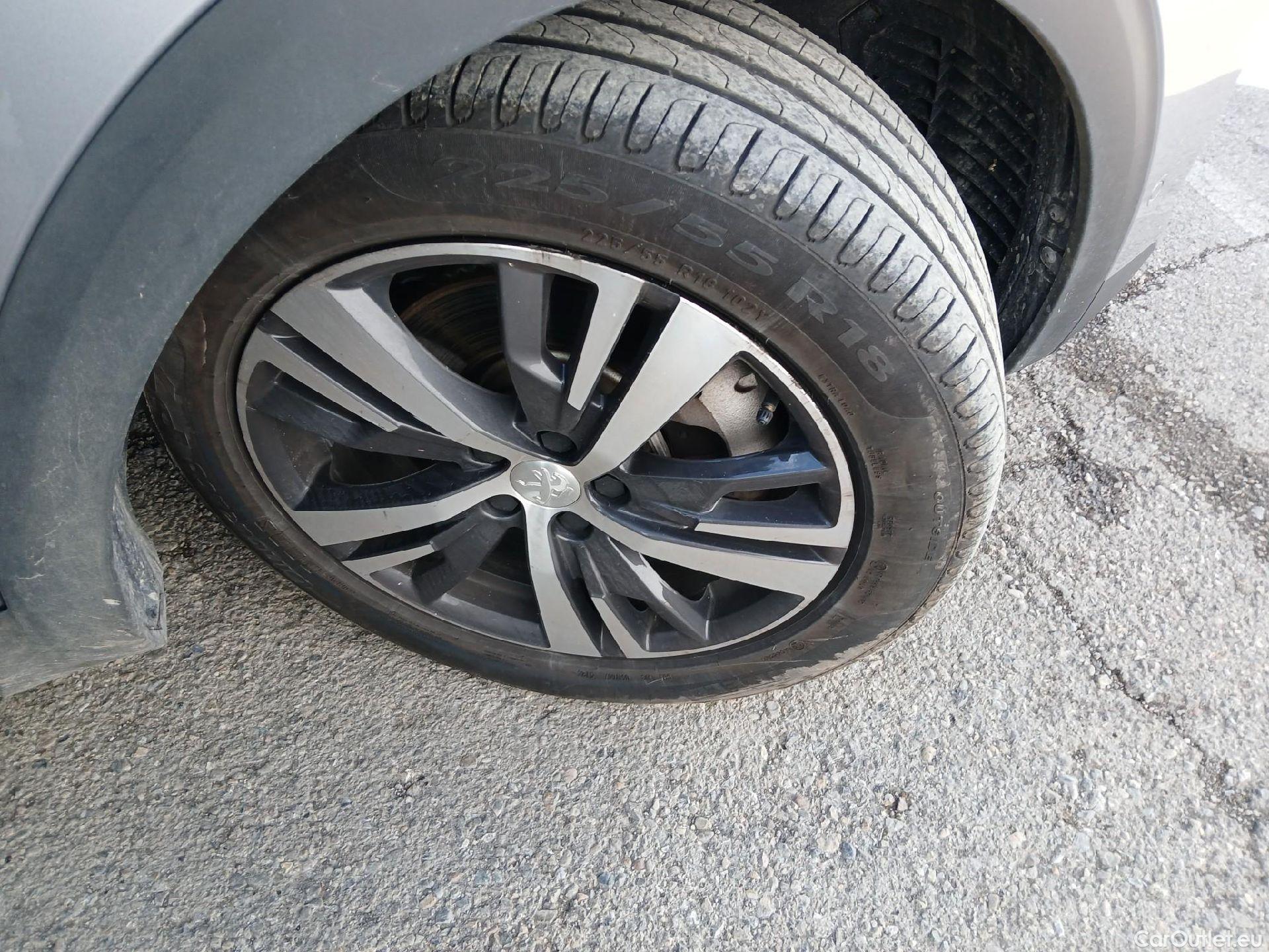  Peugeot  3008 PEUGEOT  Hybrid / 2020 / 5P / todoterreno 225 e-EAT8 Allure Pack #29