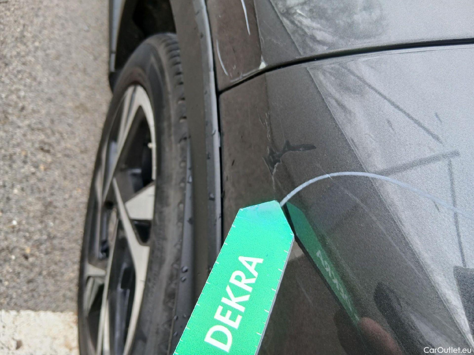  Toyota  C-HR TOYOTA  / 2019 / 5P / todoterreno 2.0 180H Advance #24