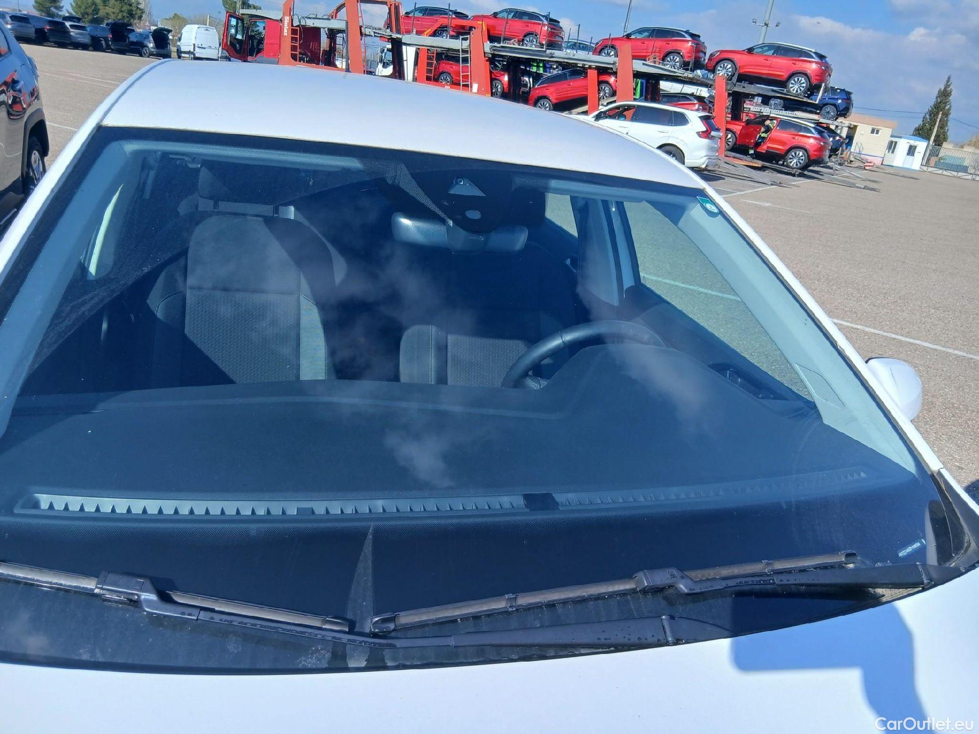  Volkswagen  Polo VOLKSWAGEN  / 2021 / 5P / berlina con portón Life 1.0 TSI 70kW (95CV) #8