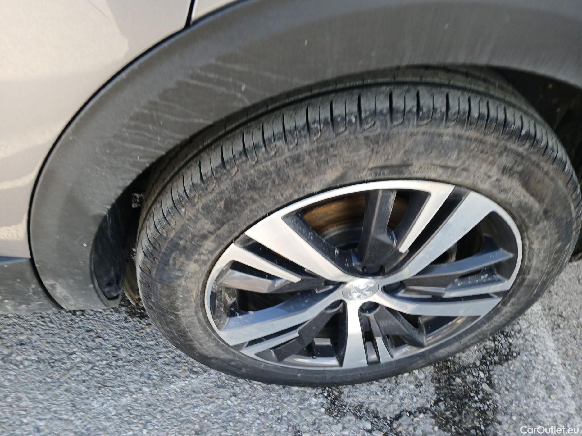  Peugeot  3008 PEUGEOT  Hybrid / 2020 / 5P / todoterreno 225 e-EAT8 Allure Pack #16