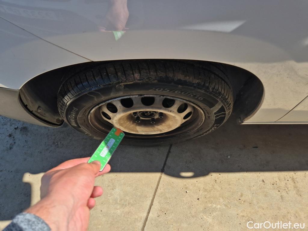  Opel  Combo OPEL  / 2018 / 4P / furgón derivado de turismo 1.6TD S/S 74kW(100CV) Express XL H1 1000 #42