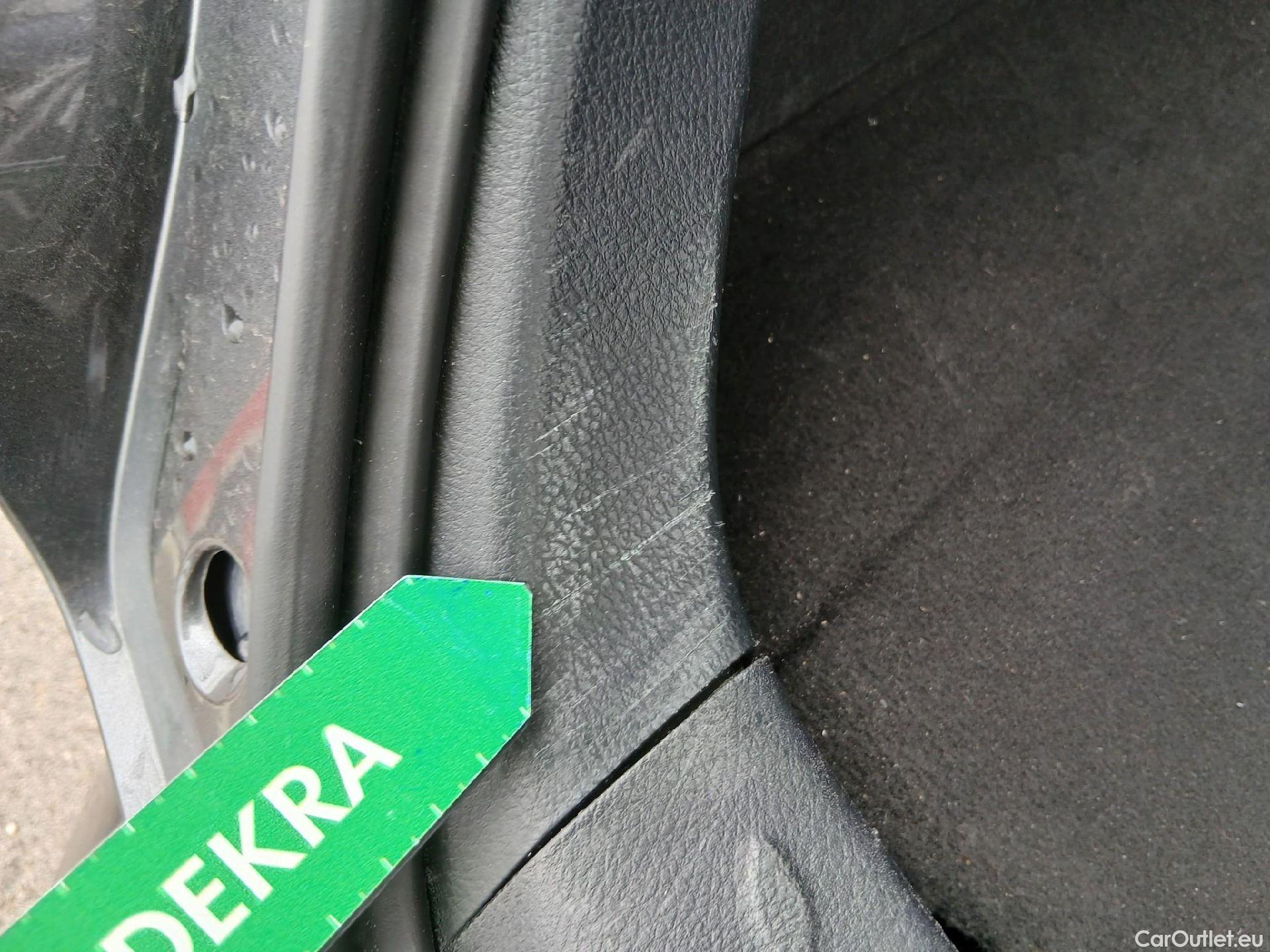  Toyota  C-HR TOYOTA  / 2019 / 5P / todoterreno 2.0 180H Advance #36